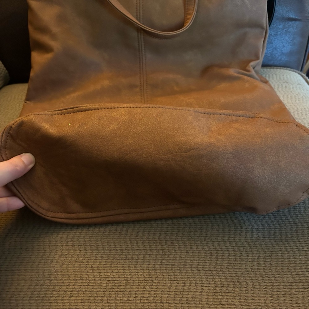 Vegan Leather Tote Bag - Picture 4 of 7